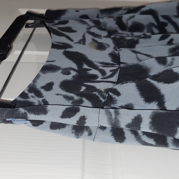 Limited Skirt - Picture 6 of 8